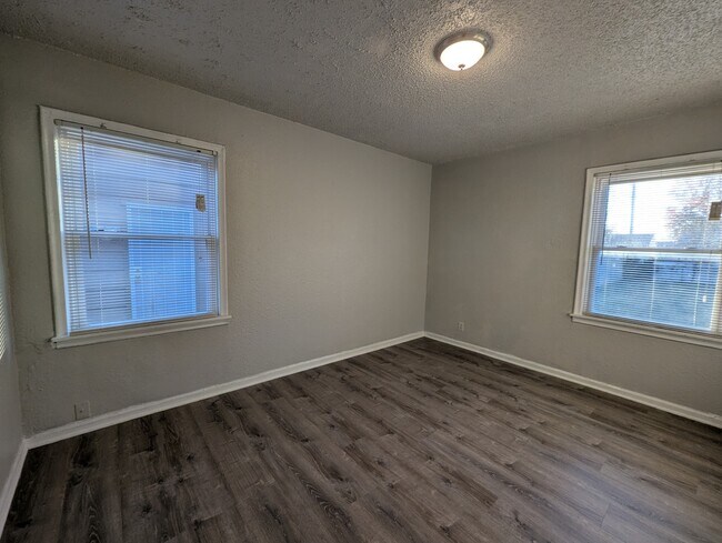 Building Photo - 4376 N Frankfort Pl