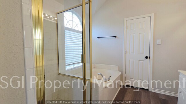 Building Photo - 3305 Woodbluff Ln