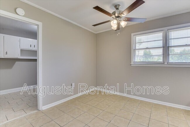 Building Photo - 623 Aiken St