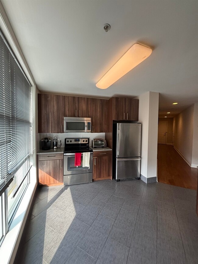 Building Photo - 100 Marshall St