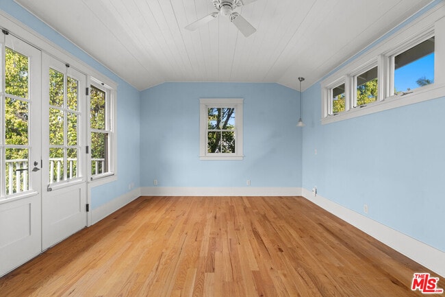 Building Photo - 813 Crestmoore Pl