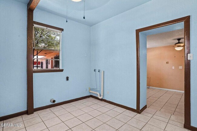 Building Photo - 323 Singh St