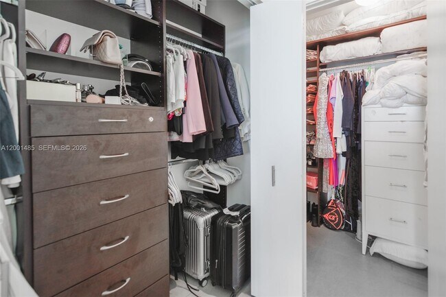 Building Photo - 900 Biscayne Blvd