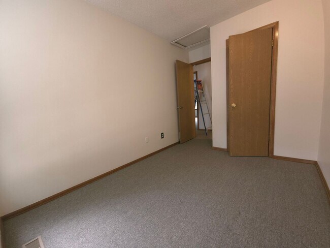 Building Photo - Spacious Tri-Level Home in Lafayette