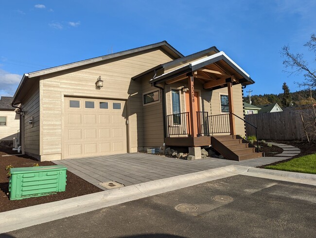 Building Photo - Beautiful 2-Bedroom, 2-Bath Newly Built Ho...