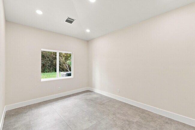 Building Photo - 4701 Evergreen Ave
