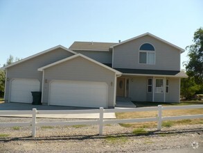 Building Photo - 1544 Oxbow Cir