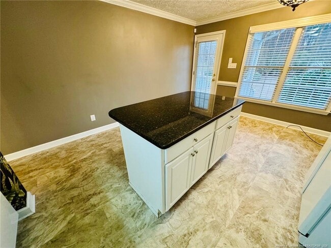 Building Photo - 616 Amberdale W Cir