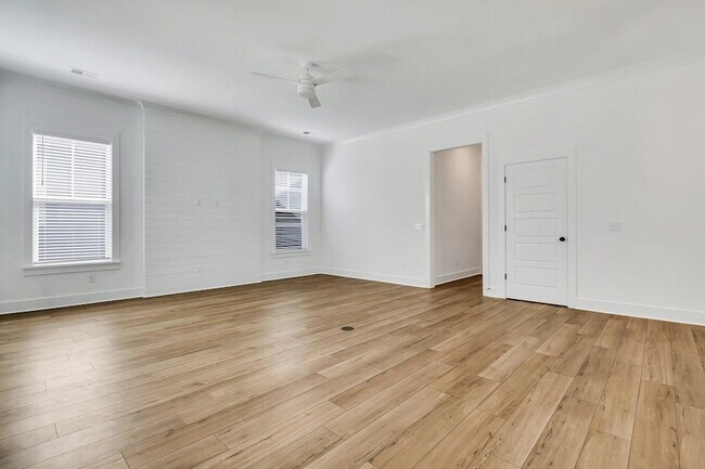 Building Photo - 502 Sound Dr