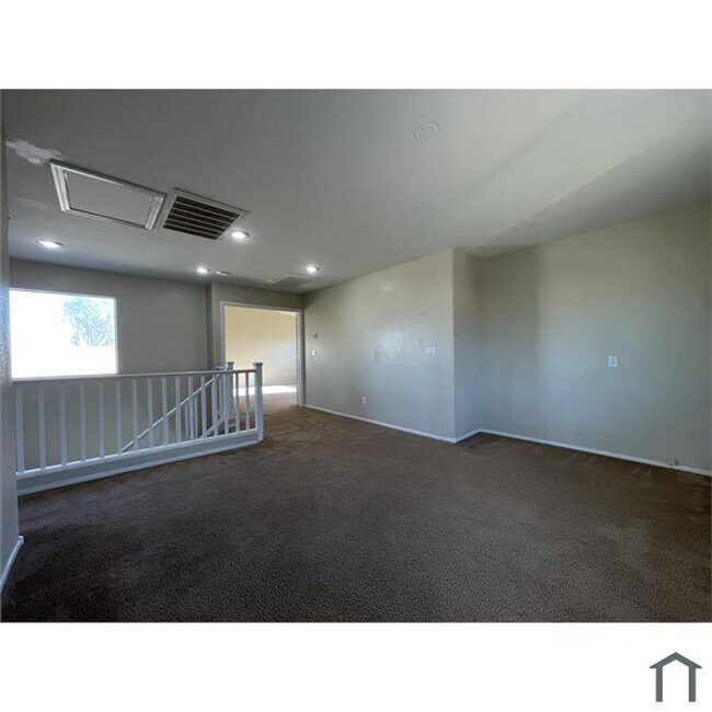 Building Photo - 2 Story Home with Gorgeous Tile Floors Downstairs