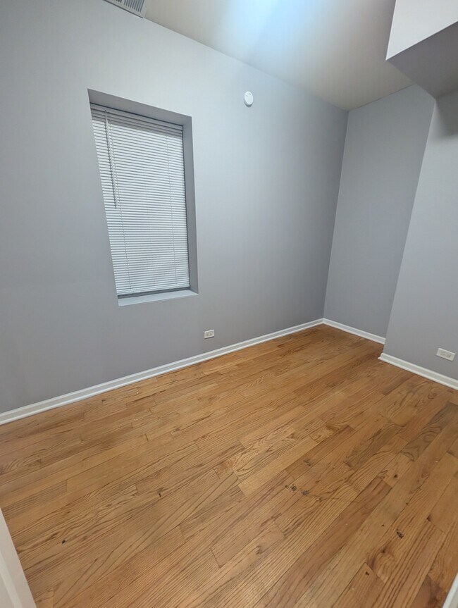 Building Photo - 2531 W Flournoy St