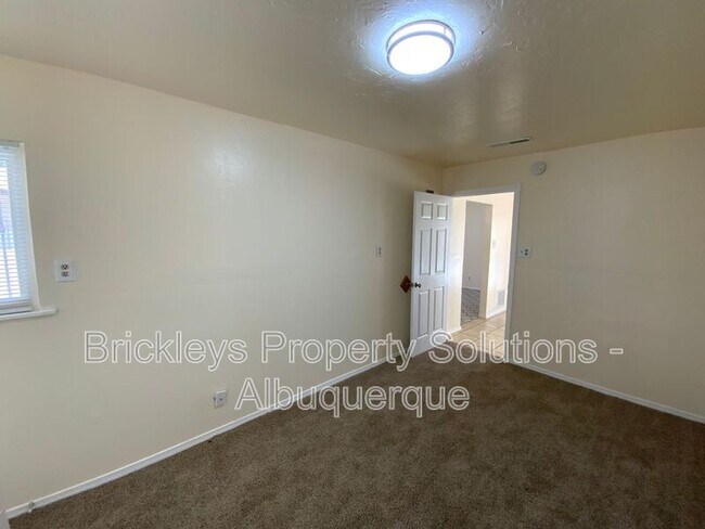 Building Photo - 12700 Mountain Rd NE