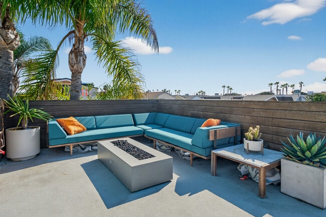 Building Photo - 219 Colton St