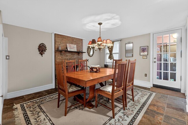 Building Photo - 211 4th St