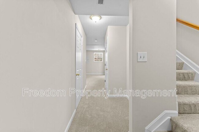 Building Photo - 8644 Sanderling Dr