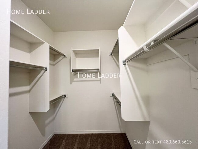 Building Photo - 1652 W Aztec Dr