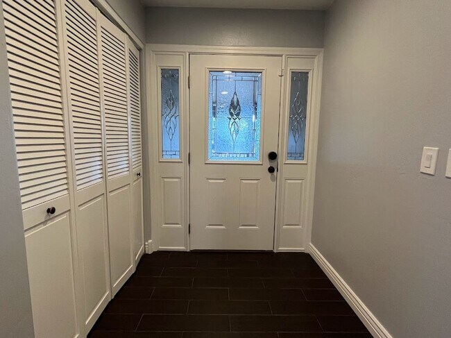 Building Photo - Elegant North Glendale Retreat with Premium Upgrades