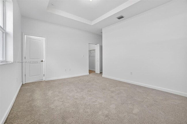 Building Photo - 2748 SE 26th Ave