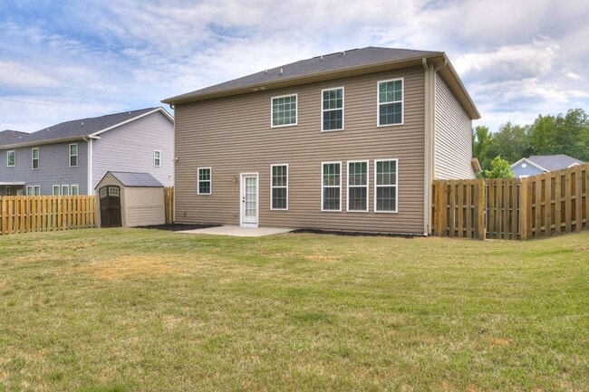 Building Photo - Canterbury Farms - 4 Bed 2.5 Bath