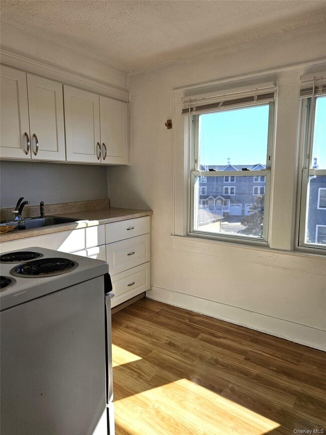 Building Photo - 56 4th Ave