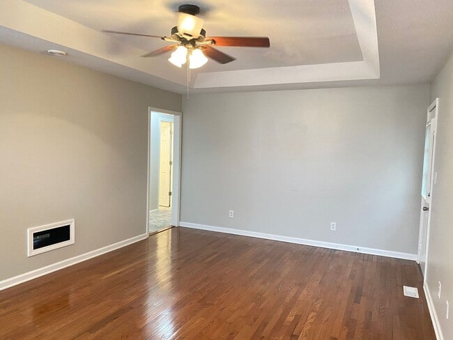 Building Photo - Beautifully Updated 3 Bed/2 Bath Home with...
