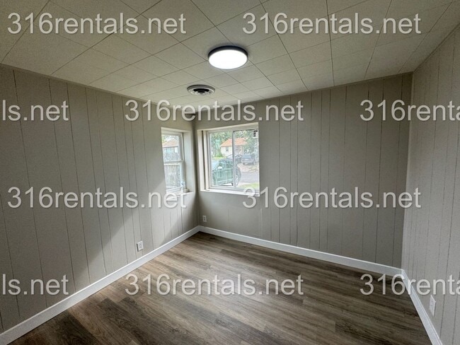 Building Photo - $999 - 3 bed 1 bath - newly remodeled - Si...