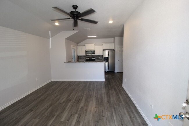 Building Photo - 134 Wind Ridge Dr