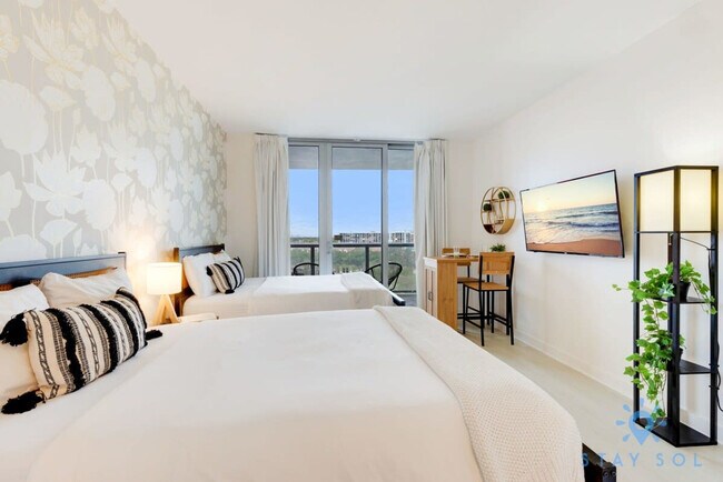 Building Photo - 2601 E Hallandale Beach Blvd