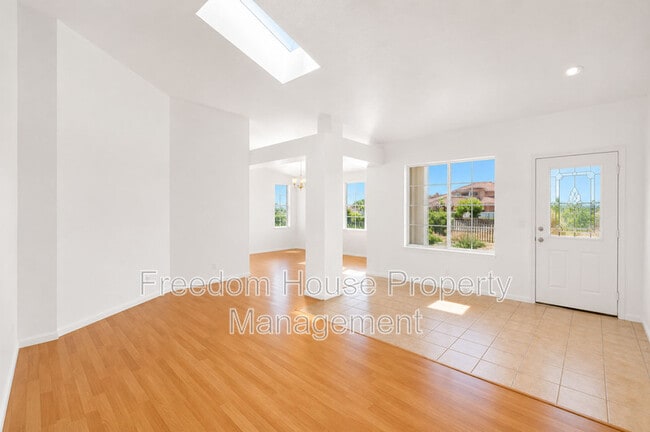 Building Photo - 2250 S Ambush St