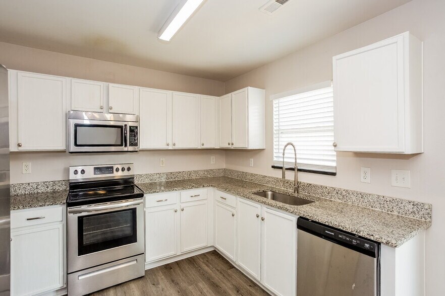 Building Photo - 9514 John Russell Rd