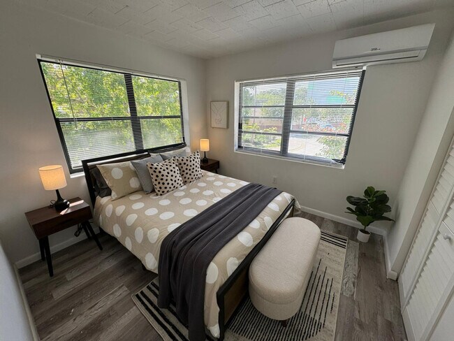 Building Photo - 2635 SW 24th Ave