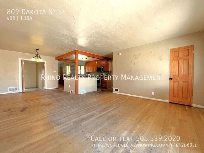 Building Photo - 809 Dakota St SE