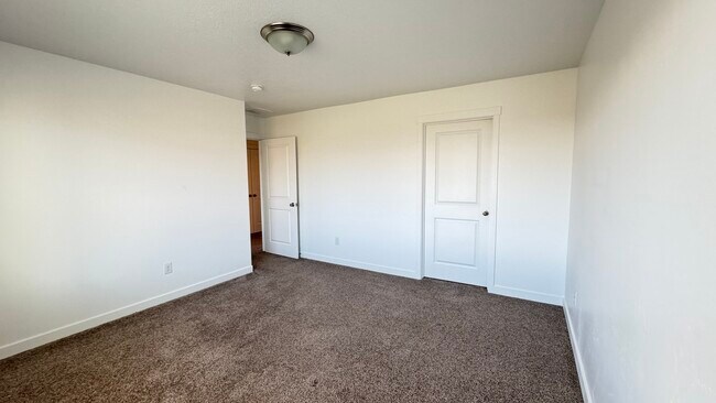 Building Photo - 404 Grassland Dr