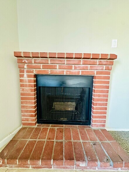 Building Photo - 6005 Hill Dale Ct