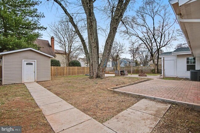 Building Photo - 312 E Gordon St