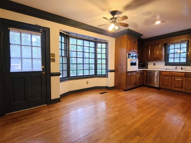 Building Photo - 3 BR, 2.5 BA in Crown Grant