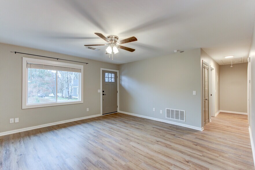 Building Photo - 48 Clark St