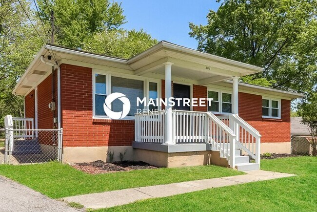 Building Photo - 3 Bedroom Pet-Friendly Home in Louisville, KY with Main Street Renewal