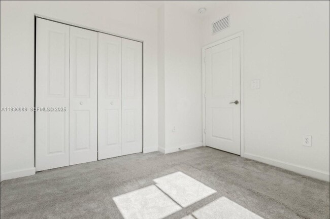 Building Photo - 2645 SE 17th St