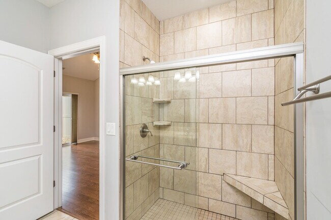 Building Photo - 4935 Willow Bluff Cir