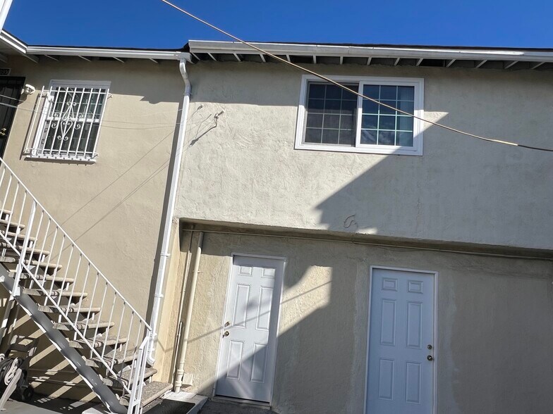 Building Photo - 10639 1/2 Ayres Ave