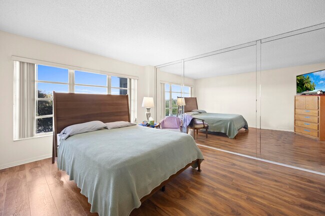 Building Photo - 10777 W Sample Rd