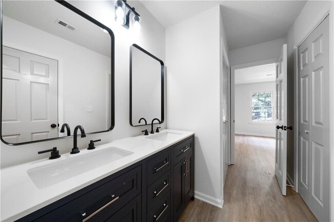 Building Photo - 374 Leisure Ct