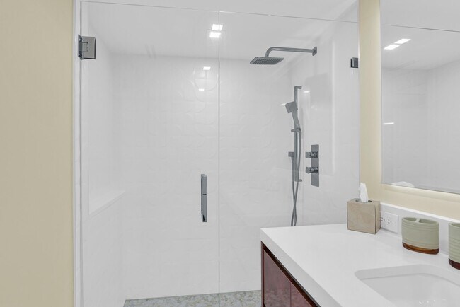 Building Photo - 550 S Ocean Blvd