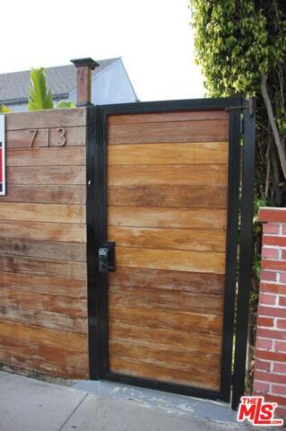 Building Photo - 713 Vernon Ave