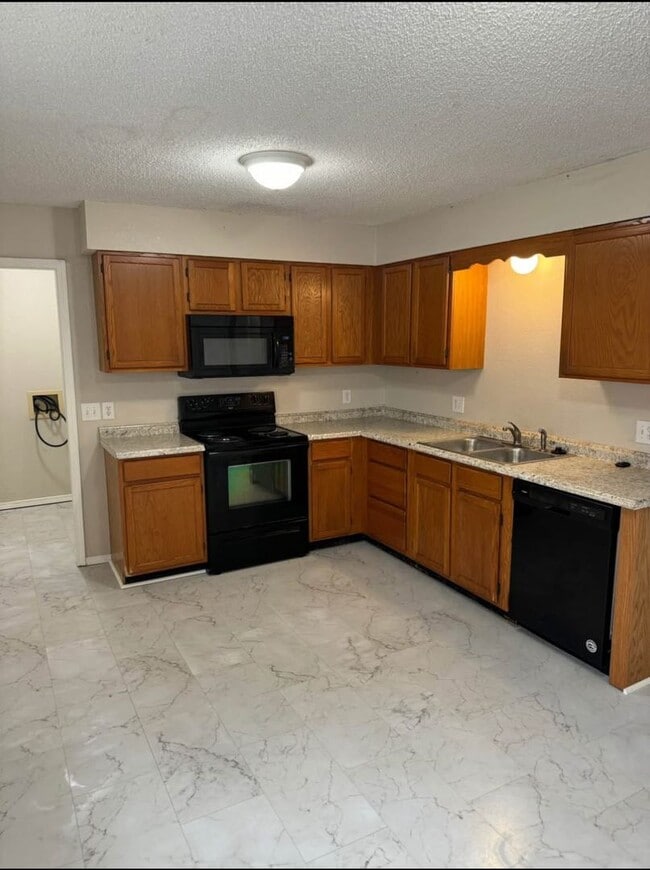 Building Photo - Move in Ready