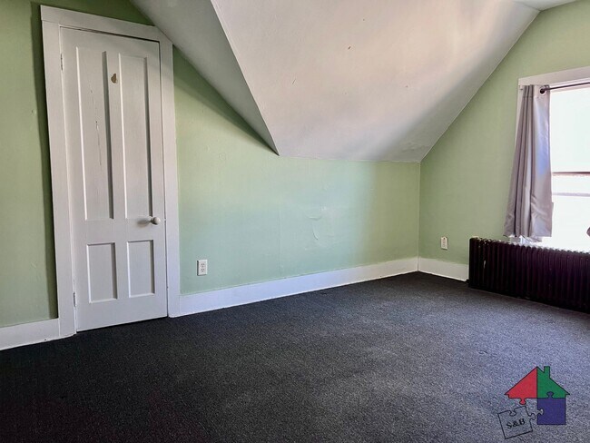 Building Photo - 88 Buell St
