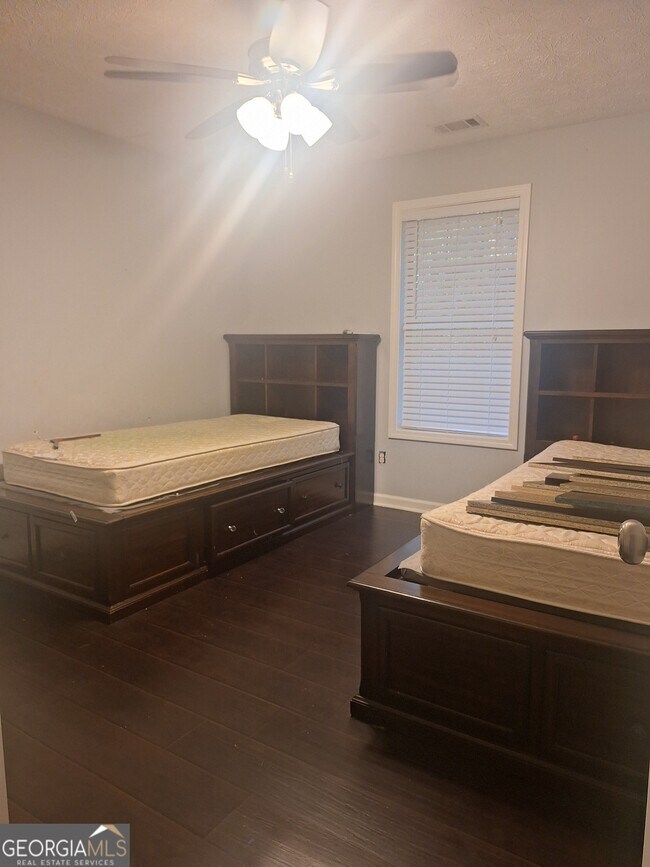 Building Photo - 1450 Scenic Brook Tr SW