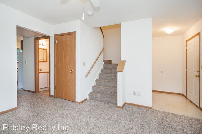 Building Photo - 2 br, 2 bath Apartment - 701 Fotis Drive