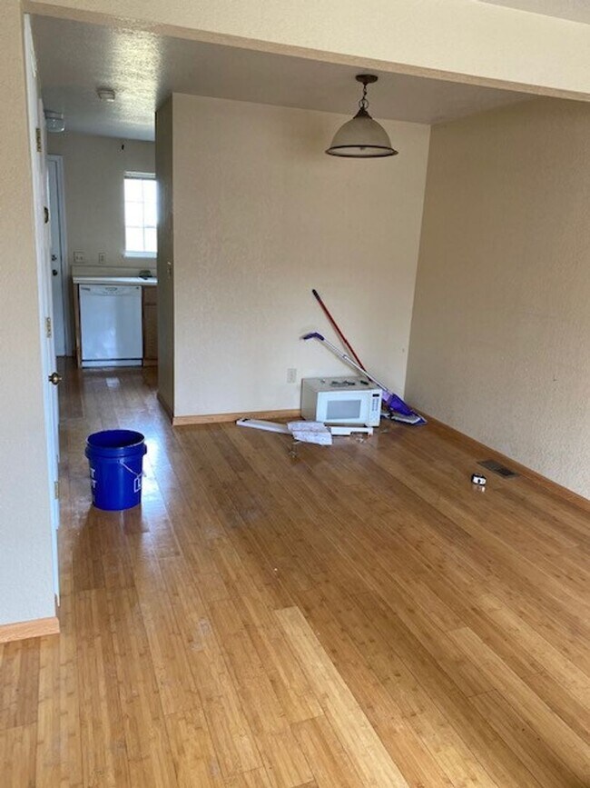 Building Photo - 2 Bed 1.5 Bath Townhouse in Missoula